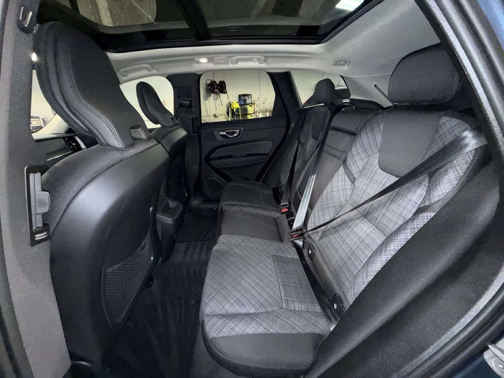 Used 2024 Volvo XC60 B5 Core AWD/4WD image 19