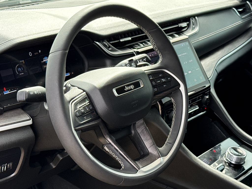 Used 2023 Jeep Grand Cherokee L Limited AWD/4WD image 18