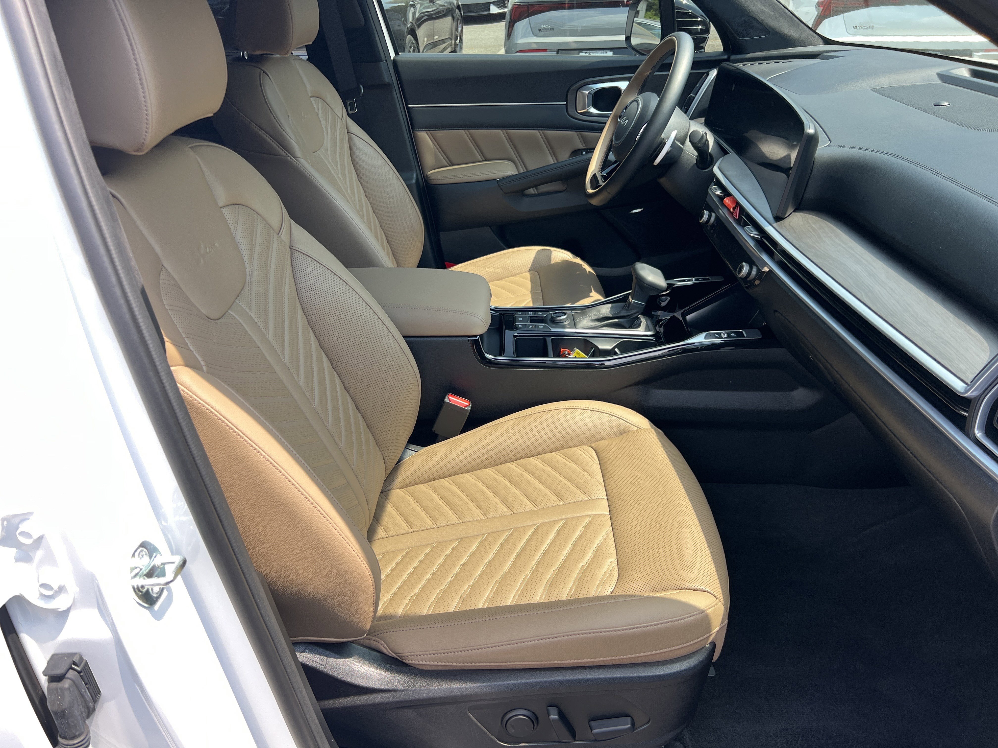 Used 2025 Kia Sorento SX Prestige w/ Olive Brown Leather Package AWD/4WD image 13
