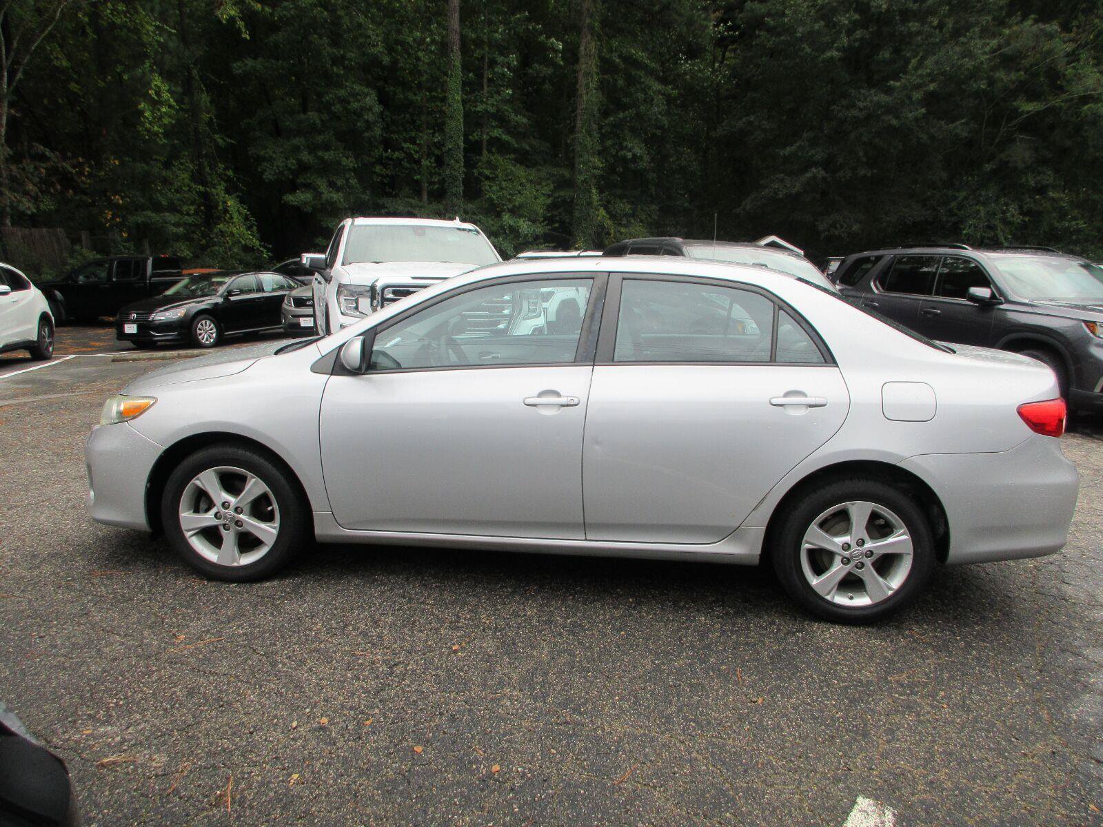 Used 2012 Toyota Corolla LE w/ Premium Pkg FWD image 8