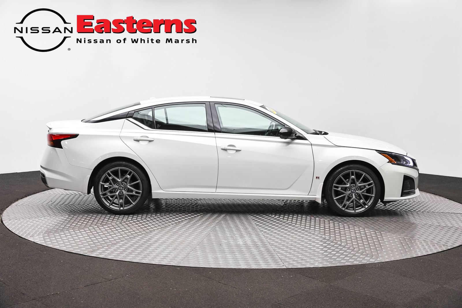 Used 2023 Nissan Altima 2.0 SR FWD image 4
