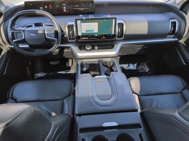 Used 2025 Ford Expedition Platinum image 19