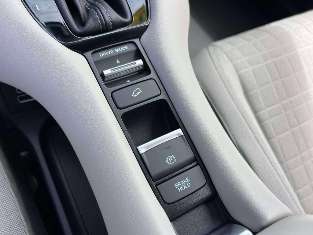 Used 2023 Honda HR-V LX image 28