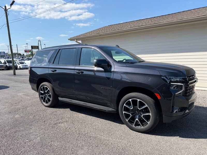 Used 2023 Chevrolet Tahoe RST w/ Luxury Package RWD image 2