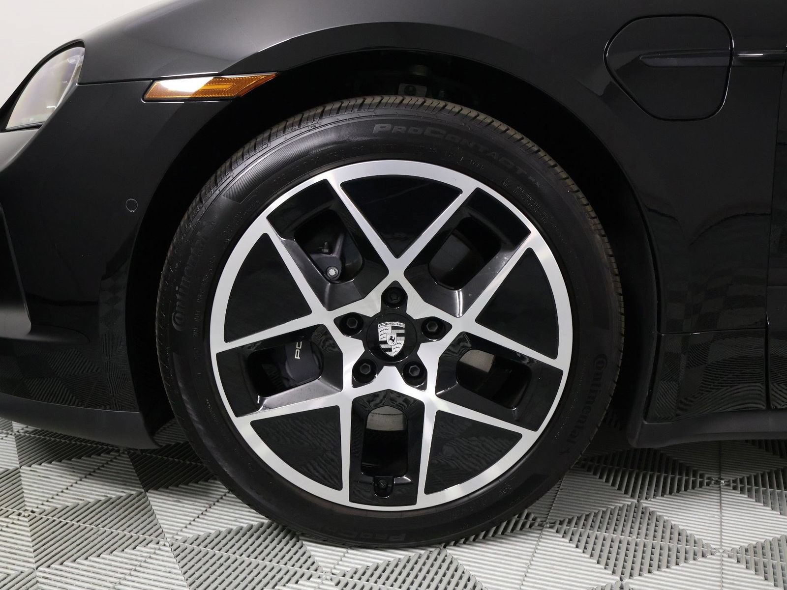 Certified 2026 Porsche Taycan AWD/4WD image 28
