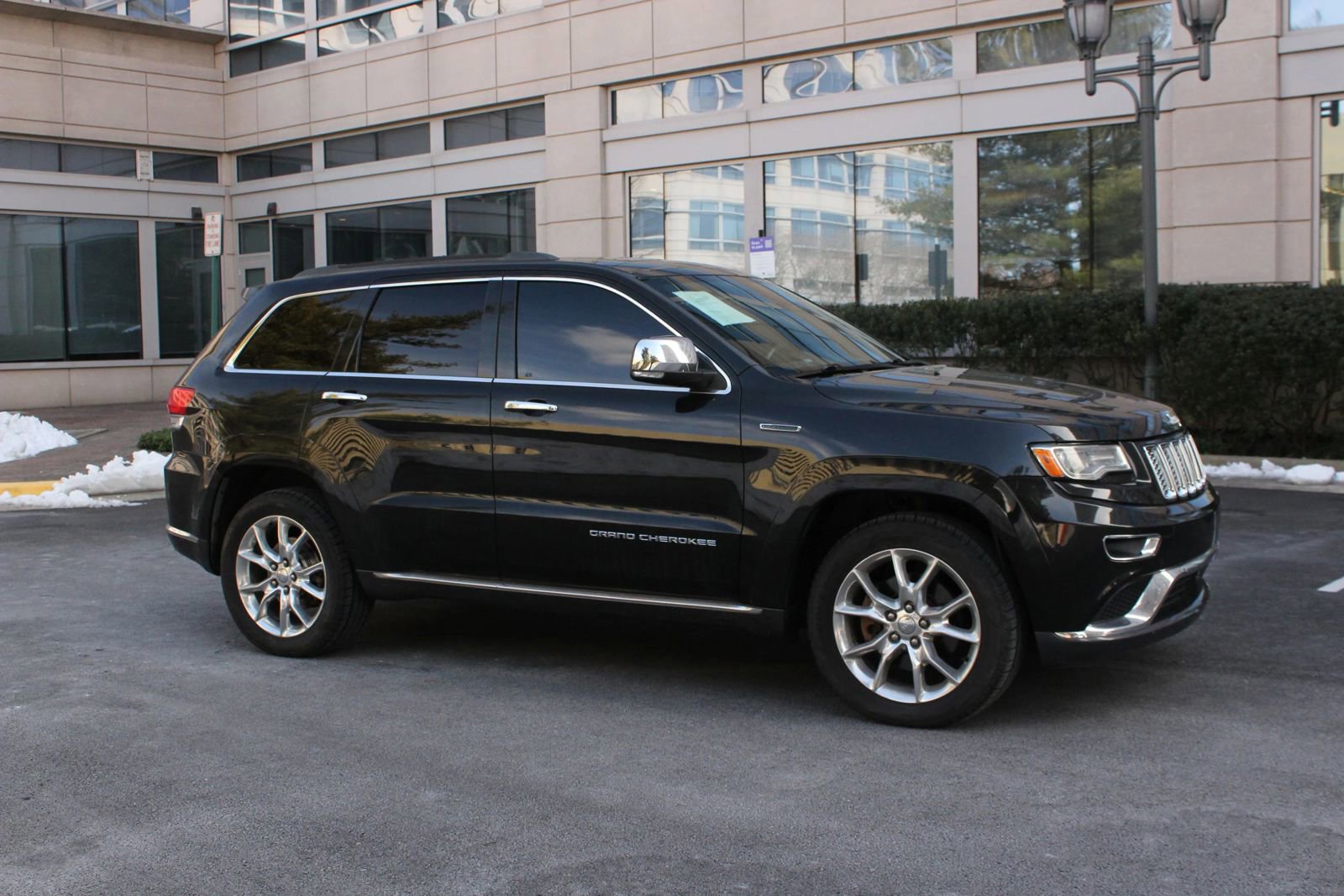 Used 2014 Jeep Grand Cherokee Summit image 2