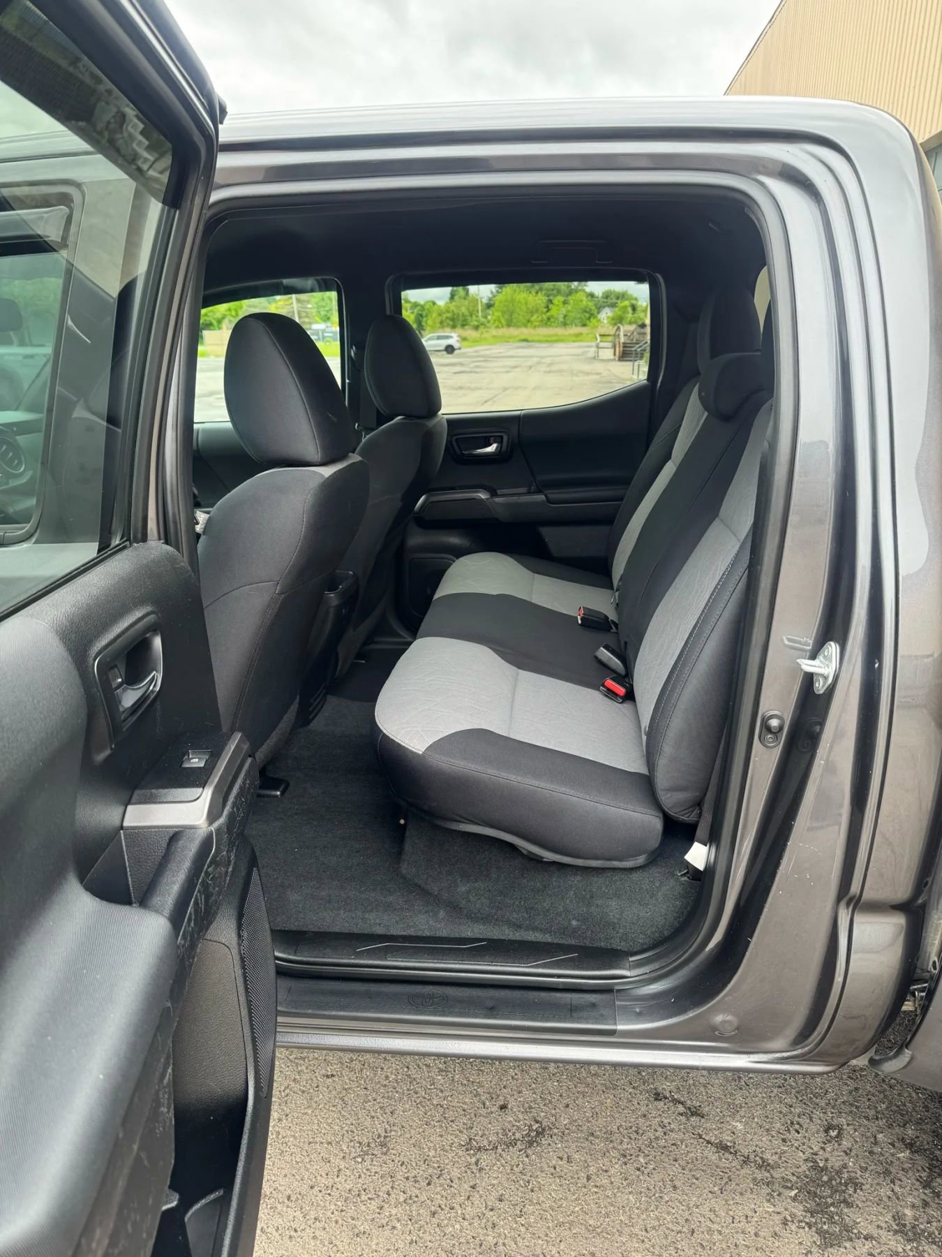 Used 2021 Toyota Tacoma TRD Off-Road image 17