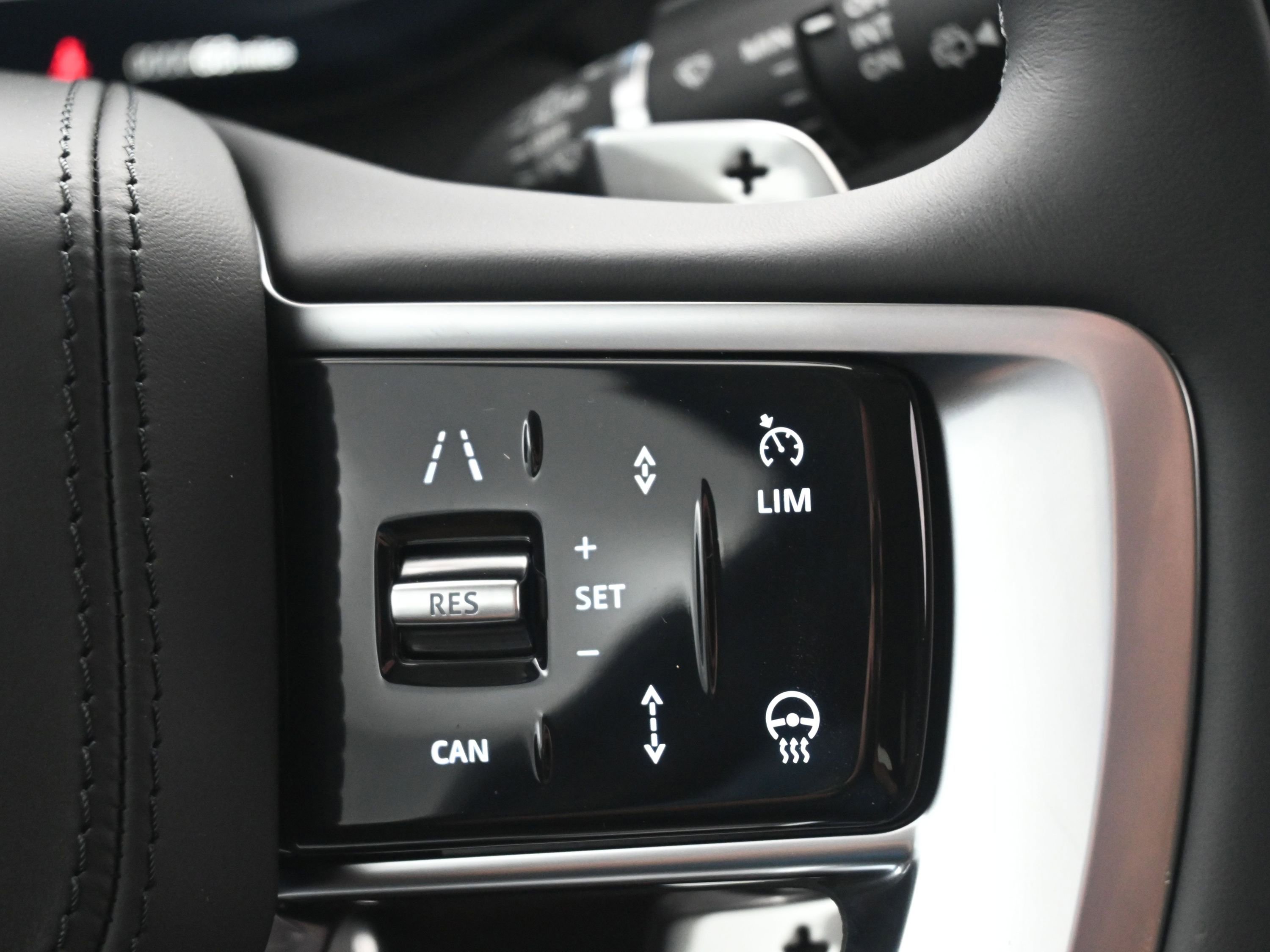 New 2025 Land Rover Range Rover SE image 18