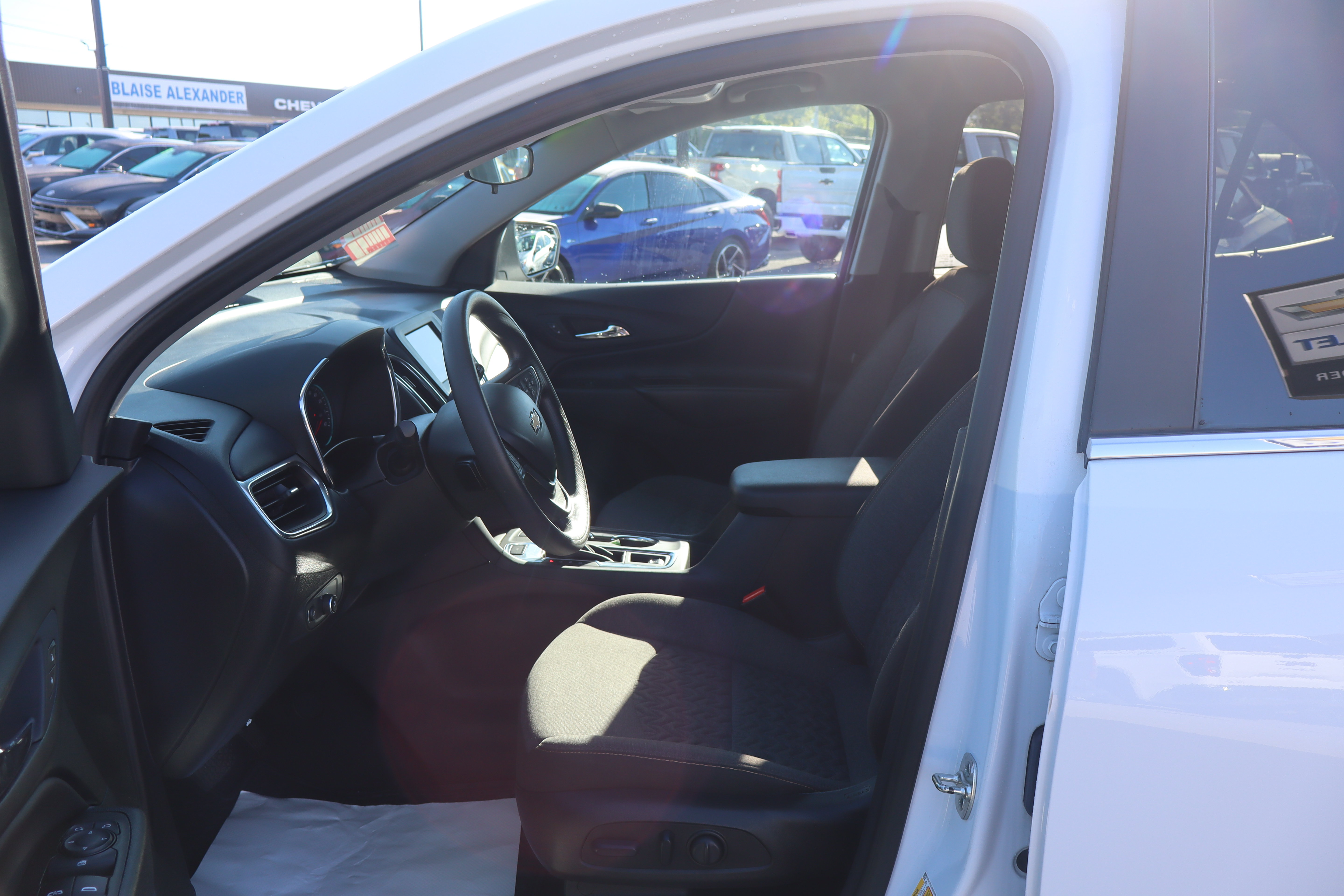 Used 2023 Chevrolet Equinox LT w/ LPO, Floor Liner Package AWD/4WD image 12