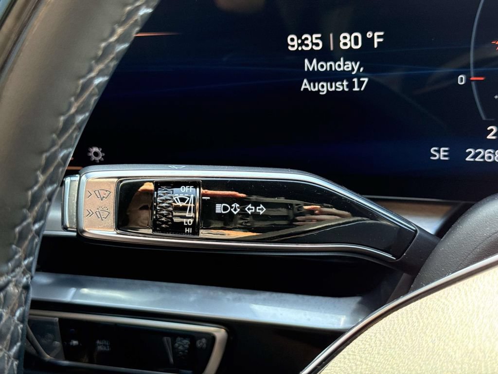 Used 2024 Cadillac Lyriq Luxury AWD/4WD image 38