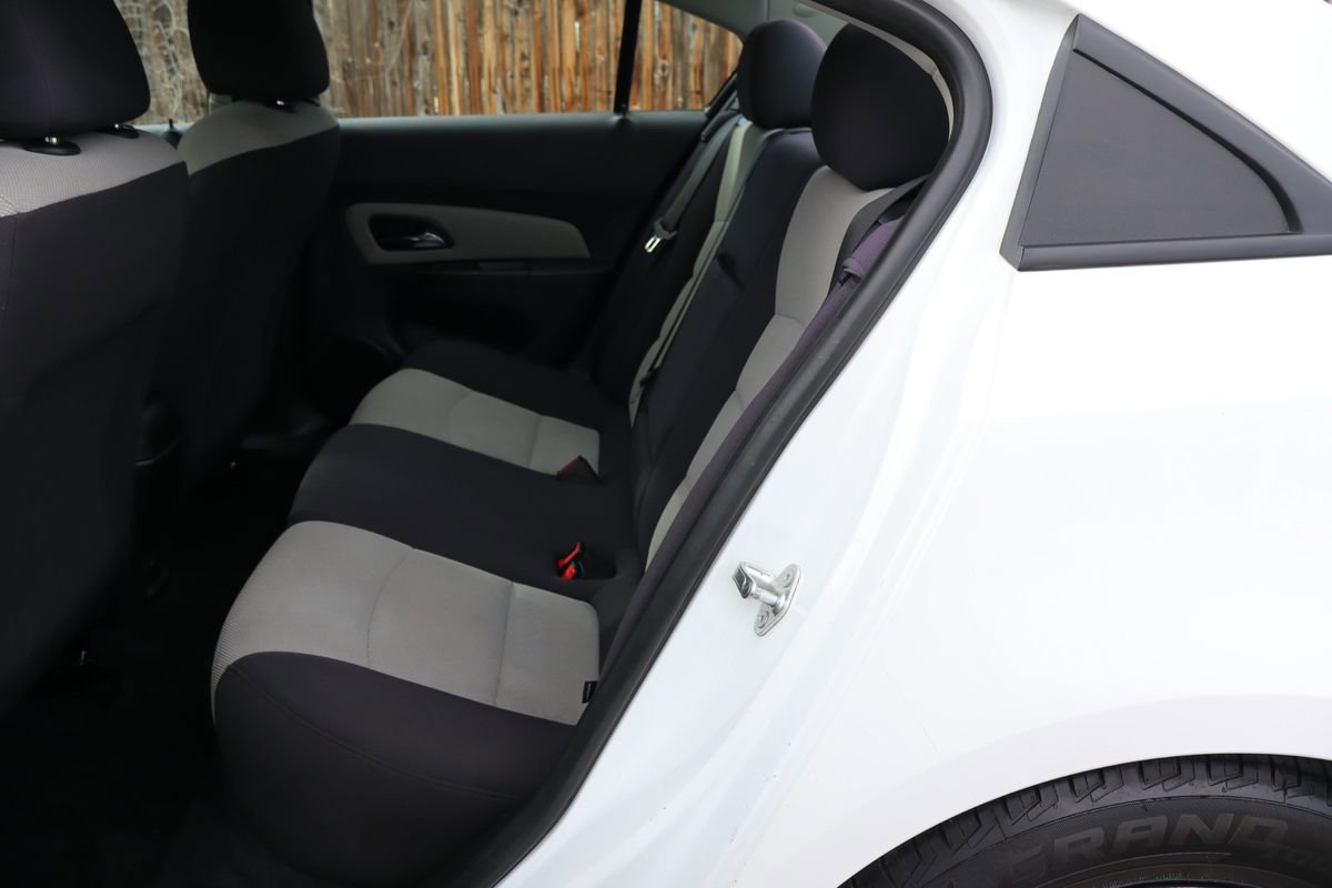 Used 2014 Chevrolet Cruze LS image 20