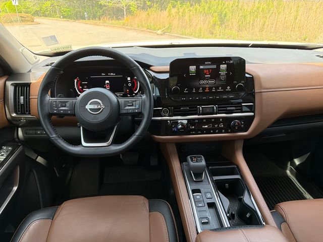 Used 2023 Nissan Pathfinder Platinum image 24