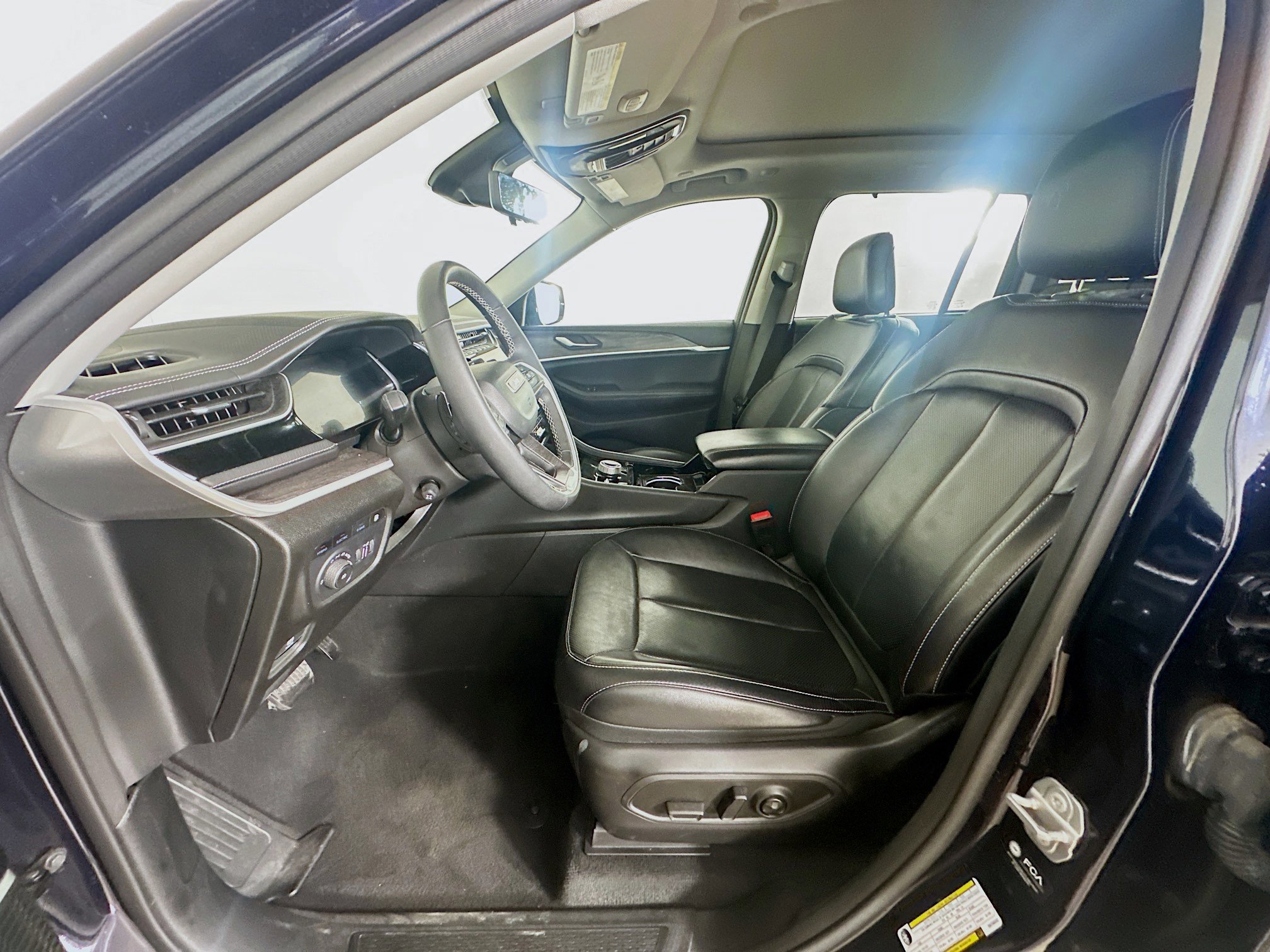 Used 2022 Jeep Grand Cherokee Limited 4xe w/ Luxury Tech Group II AWD/4WD image 13