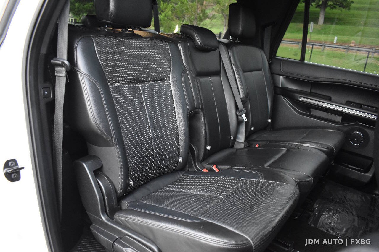 Used 2018 Ford Expedition Max XLT w/ Equipment Group 202A AWD/4WD image 15