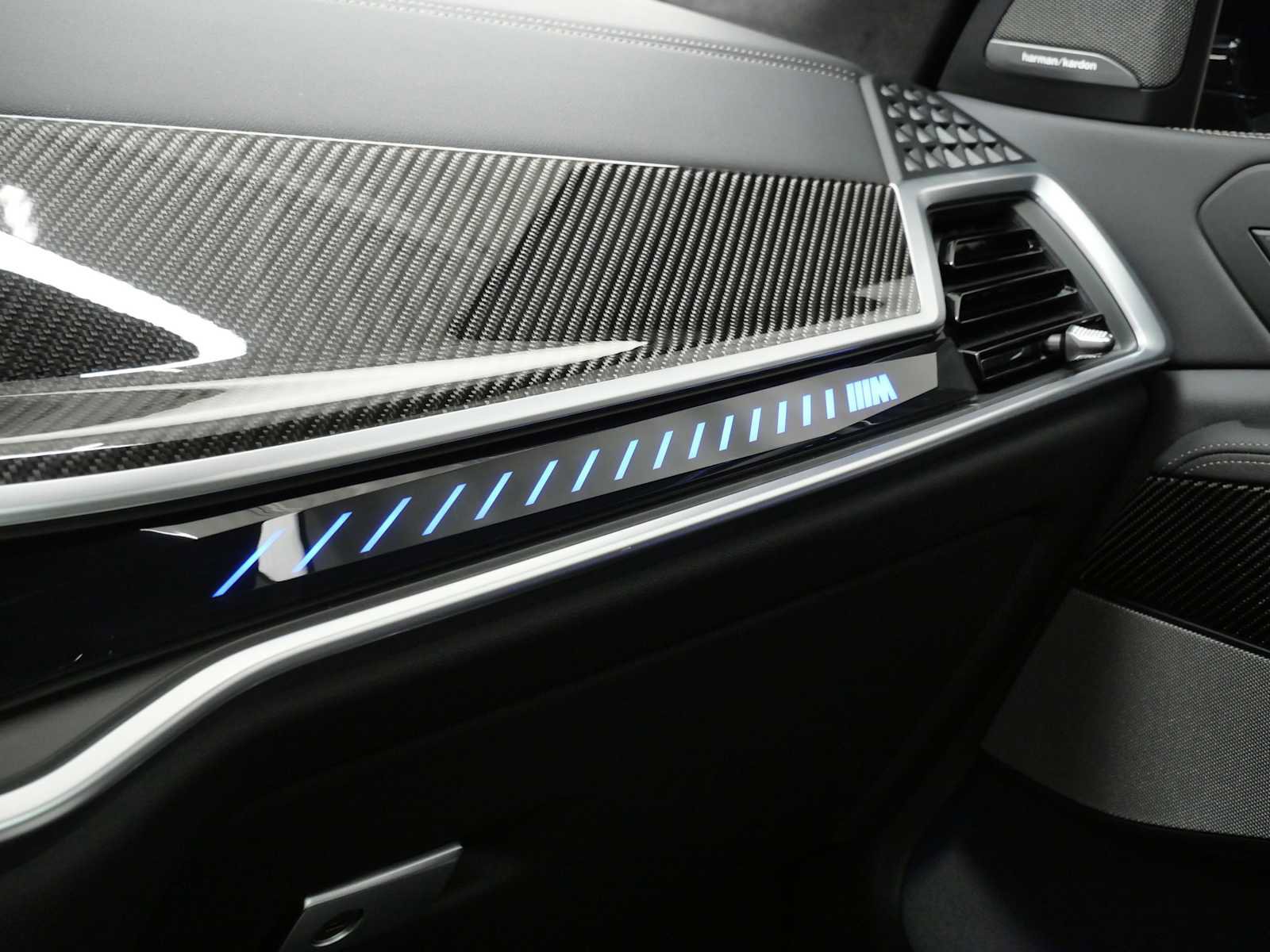 Used 2025 BMW X7 M60i image 25