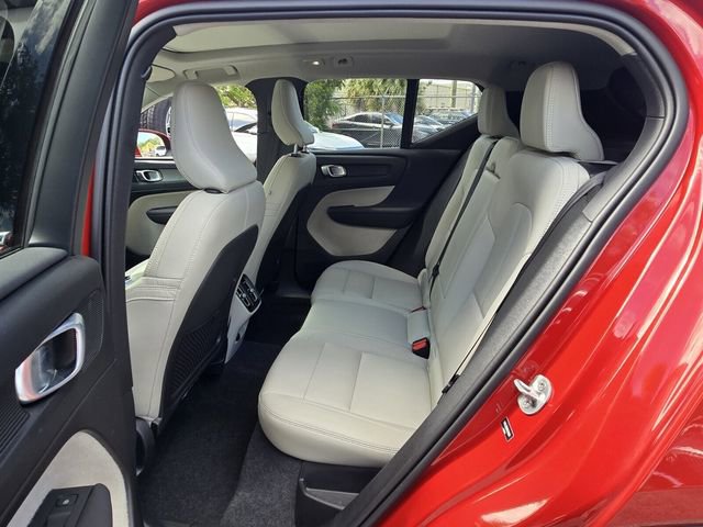 Certified 2024 Volvo XC40 B5 Plus AWD/4WD image 11