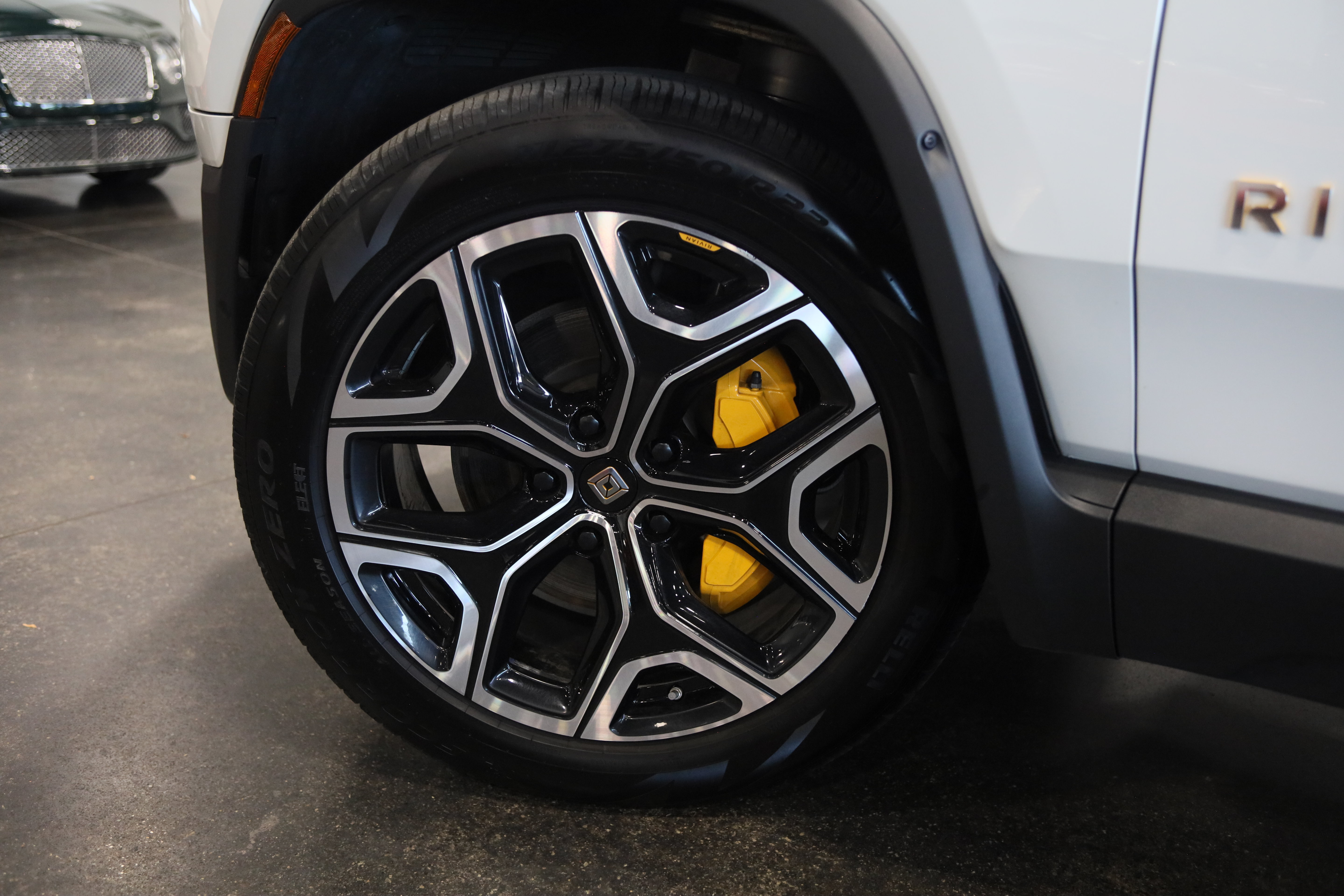 Used 2022 Rivian R1S Launch Edition Quad AWD/4WD image 12