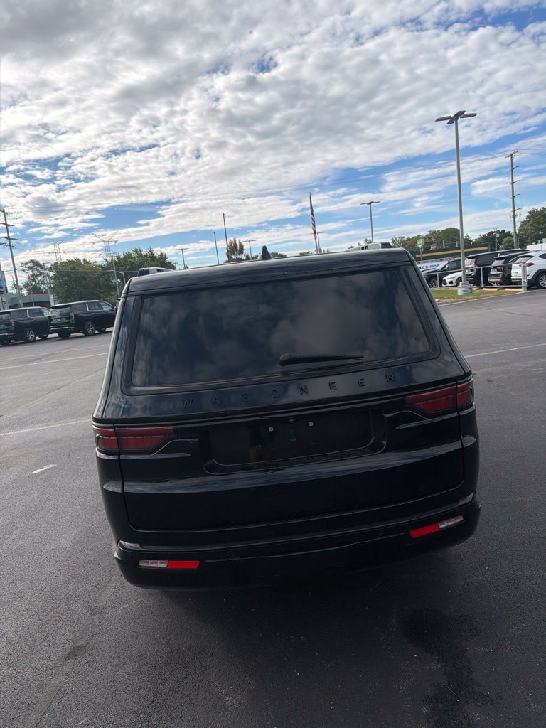Used 2024 Jeep Wagoneer Series II w/ Convenience Group I AWD/4WD image 5