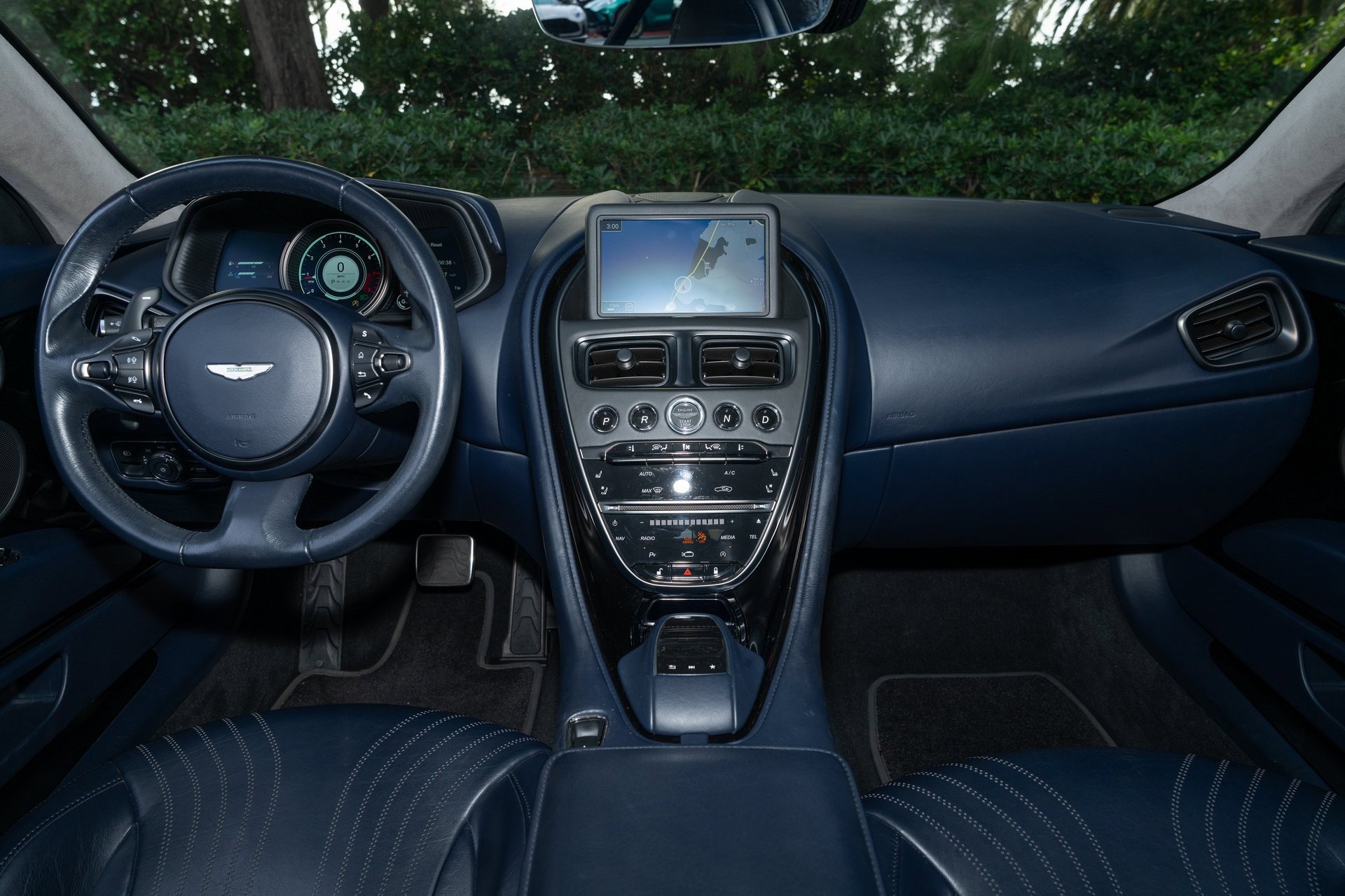 Used 2020 Aston Martin DB11 Coupe image 19