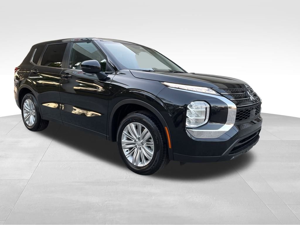 Used 2024 Mitsubishi Outlander ES image 2