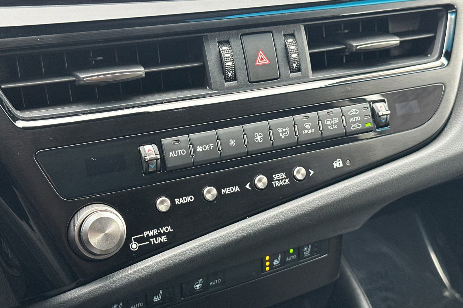 Certified 2024 Lexus ES 350 w/ Premium Package image 23