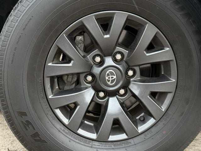 Used 2023 Toyota Tacoma SR5 AWD/4WD image 11