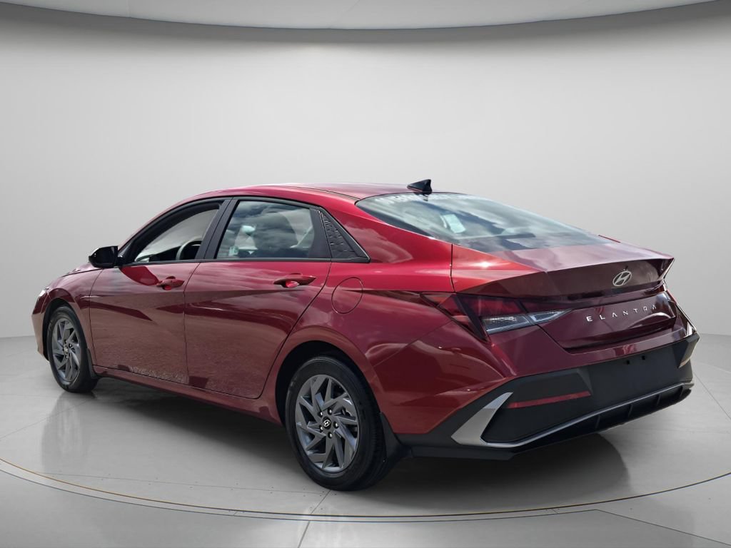 Certified 2024 Hyundai Elantra SEL FWD image 7