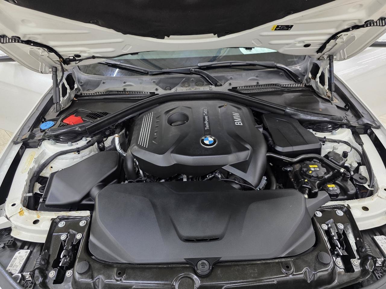 Used 2017 BMW 330i xDrive Sedan AWD/4WD image 43