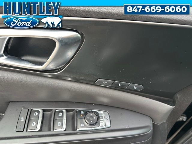 Used 2025 Kia Carnival SX w/ SX Dark Edition Package image 23