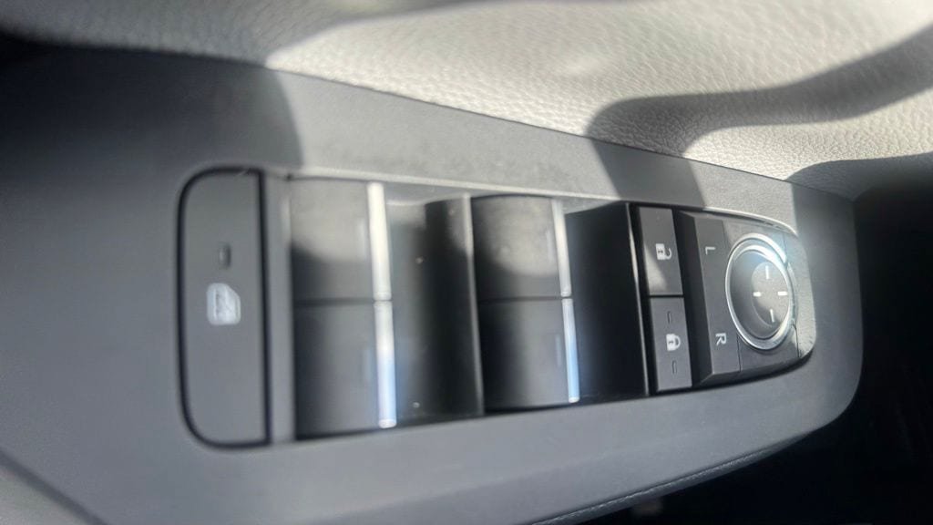 Used 2025 Toyota Prius Limited AWD/4WD image 20