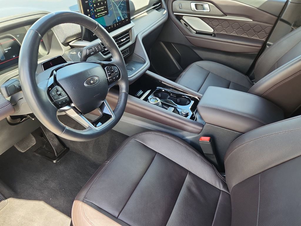 Used 2025 Ford Explorer Platinum w/ LUX Leather Package AWD/4WD image 8