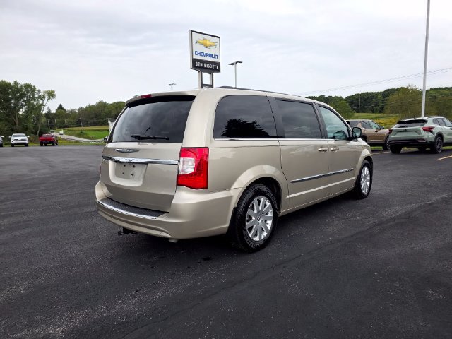 Used 2014 Chrysler Town & Country Touring FWD image 5