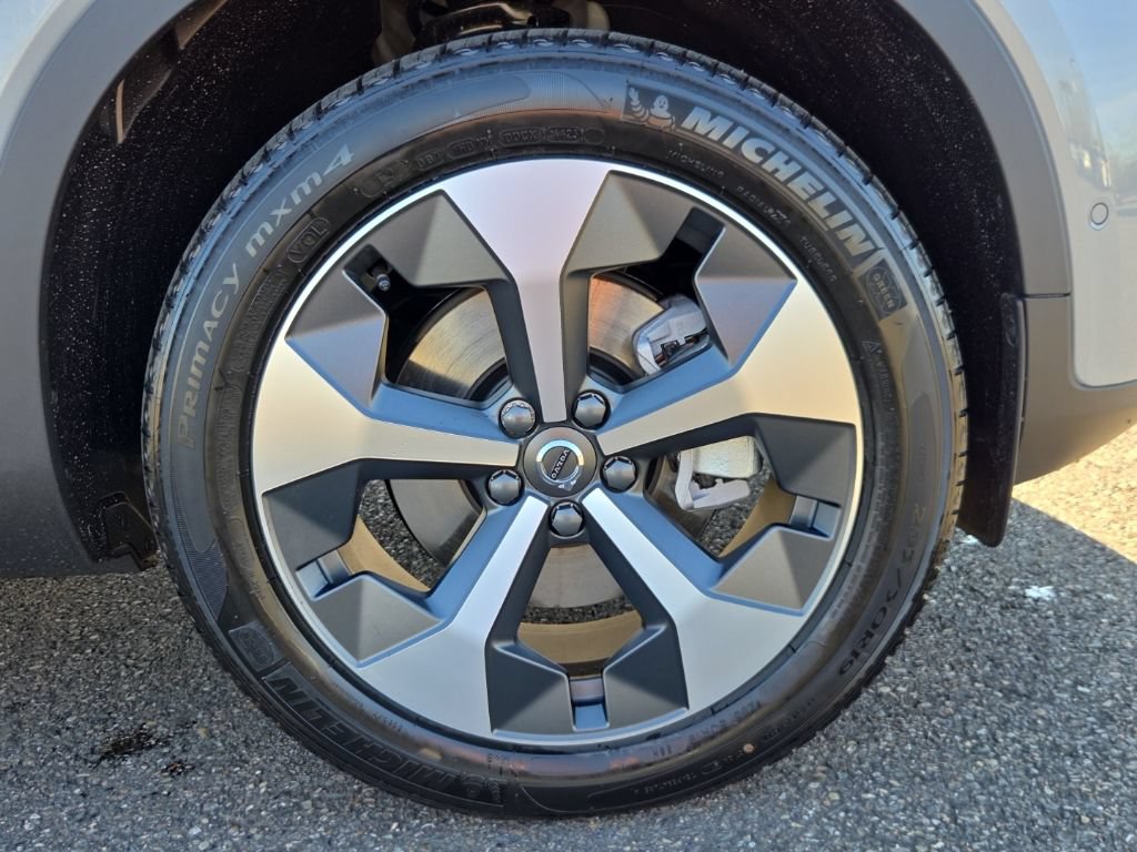 New 2026 Volvo XC40 B5 Plus w/ Protection Package Premier AWD/4WD image 10