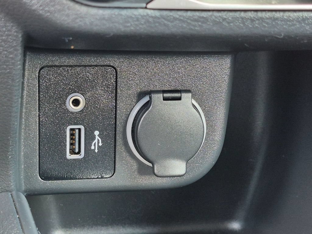 Used 2021 Nissan Kicks S FWD image 17