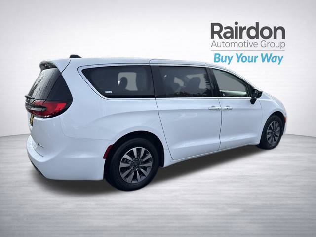 Used 2024 Chrysler Pacifica Limited FWD image 7