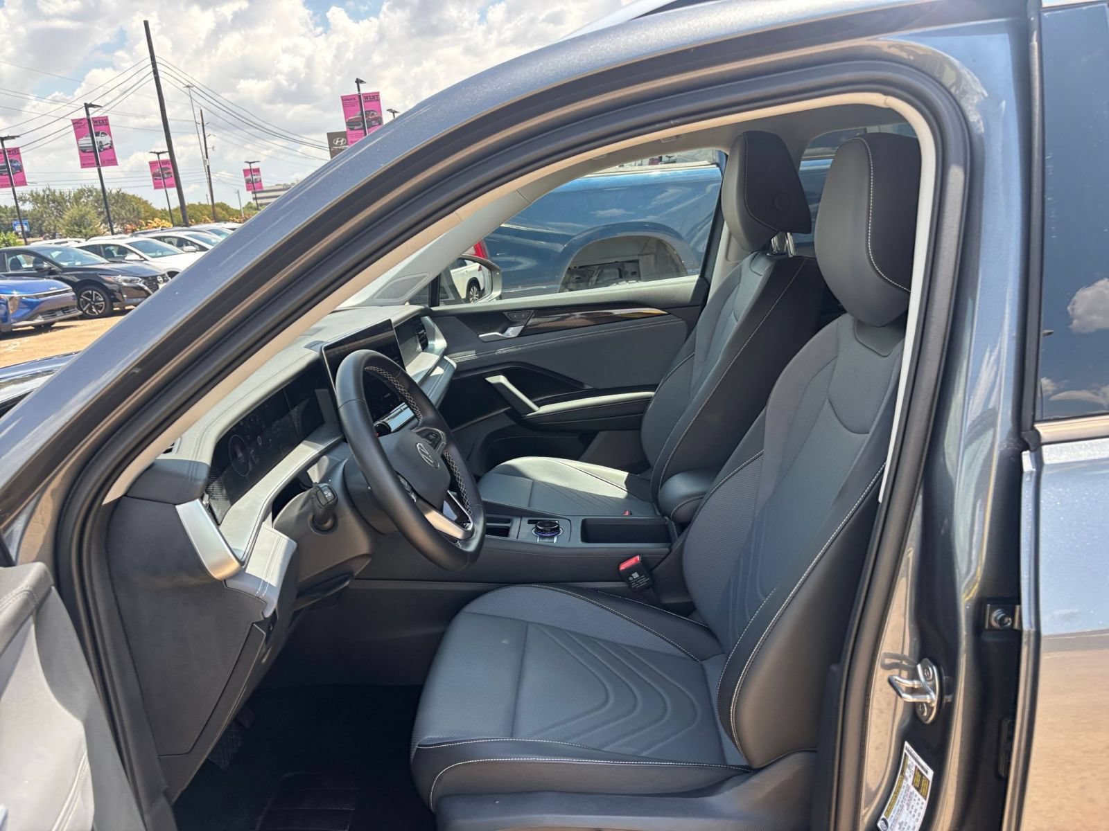 Used 2026 Volkswagen Tiguan SE AWD/4WD image 28