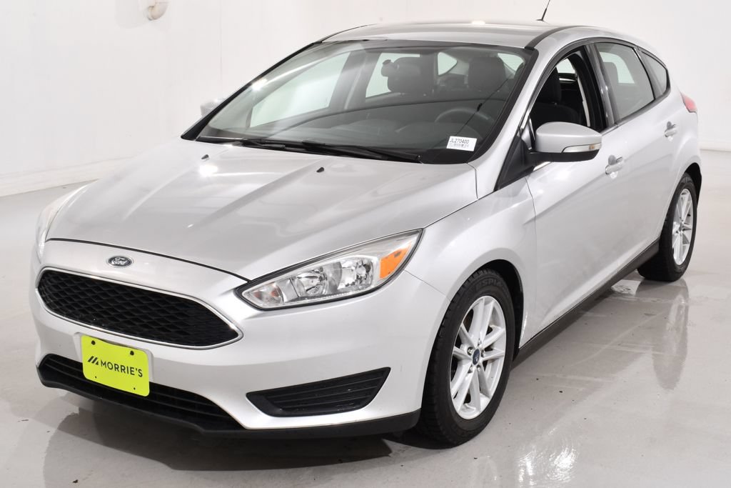 Used 2018 Ford Focus SE w/ Cold Weather Package FWD image 2
