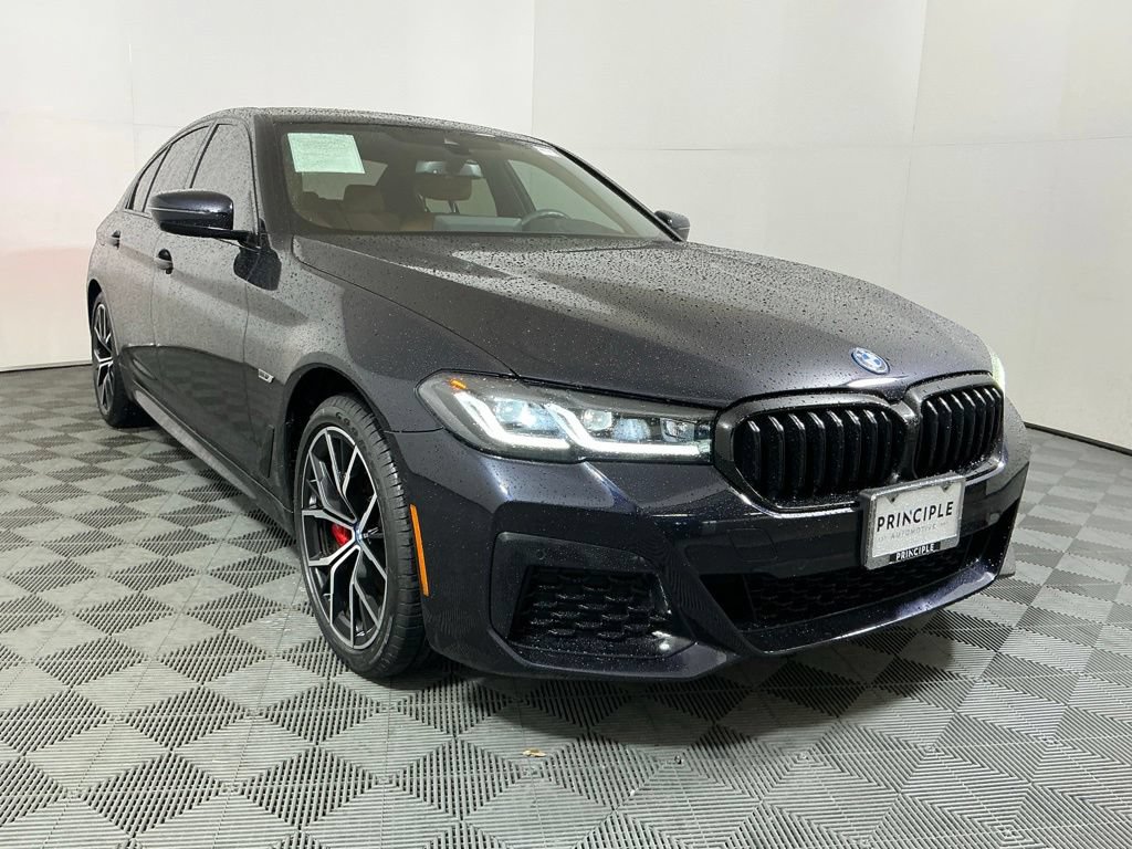 Used 2023 BMW 530e xDrive w/ Premium Package AWD/4WD image 4