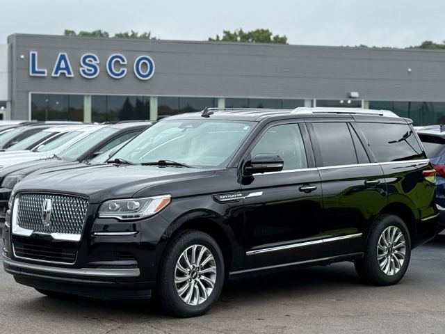 Used 2024 Lincoln Navigator Premiere image 1