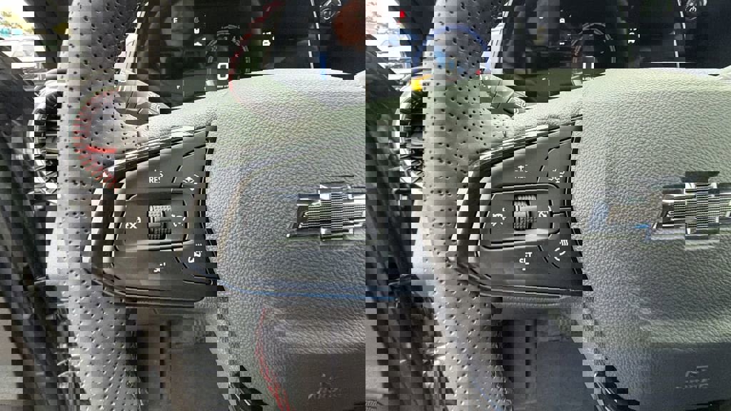 New 2026 Chevrolet Trax RS w/ Sunroof Package image 21