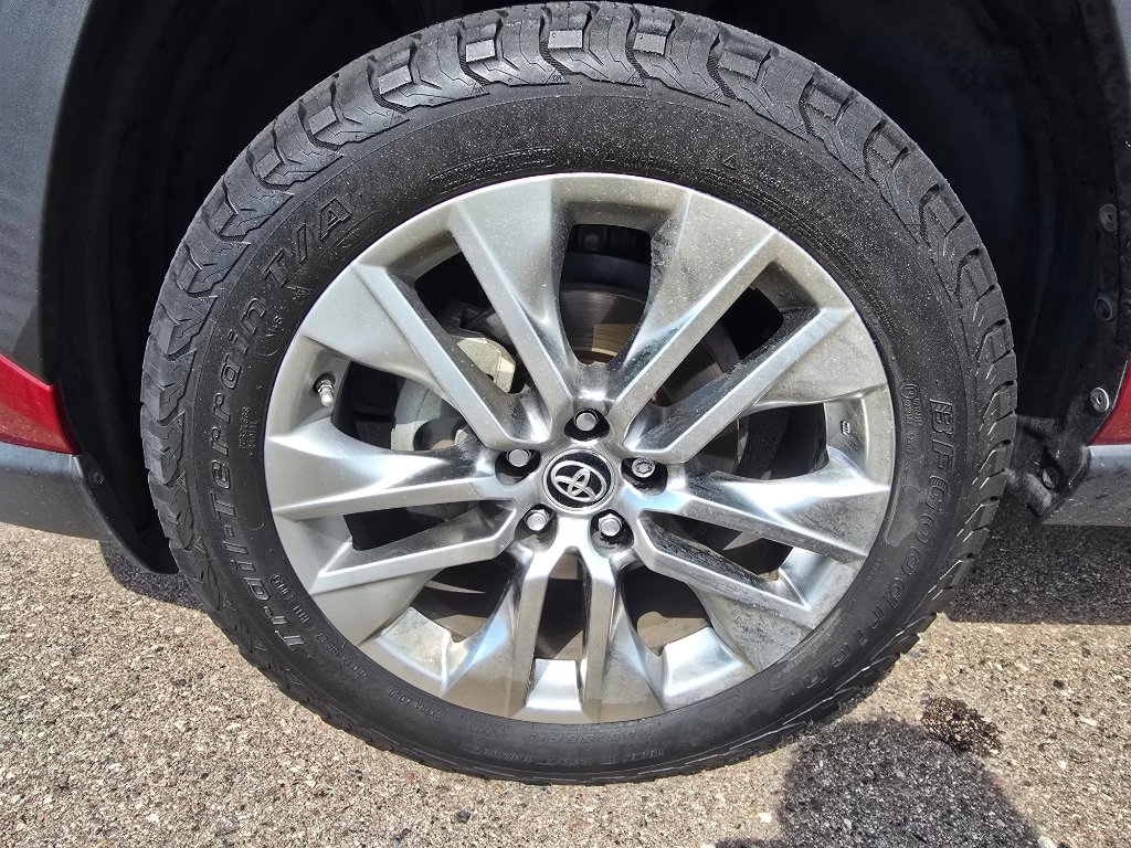 Used 2019 Toyota RAV4 Limited w/ Cold Weather Package AWD/4WD image 9