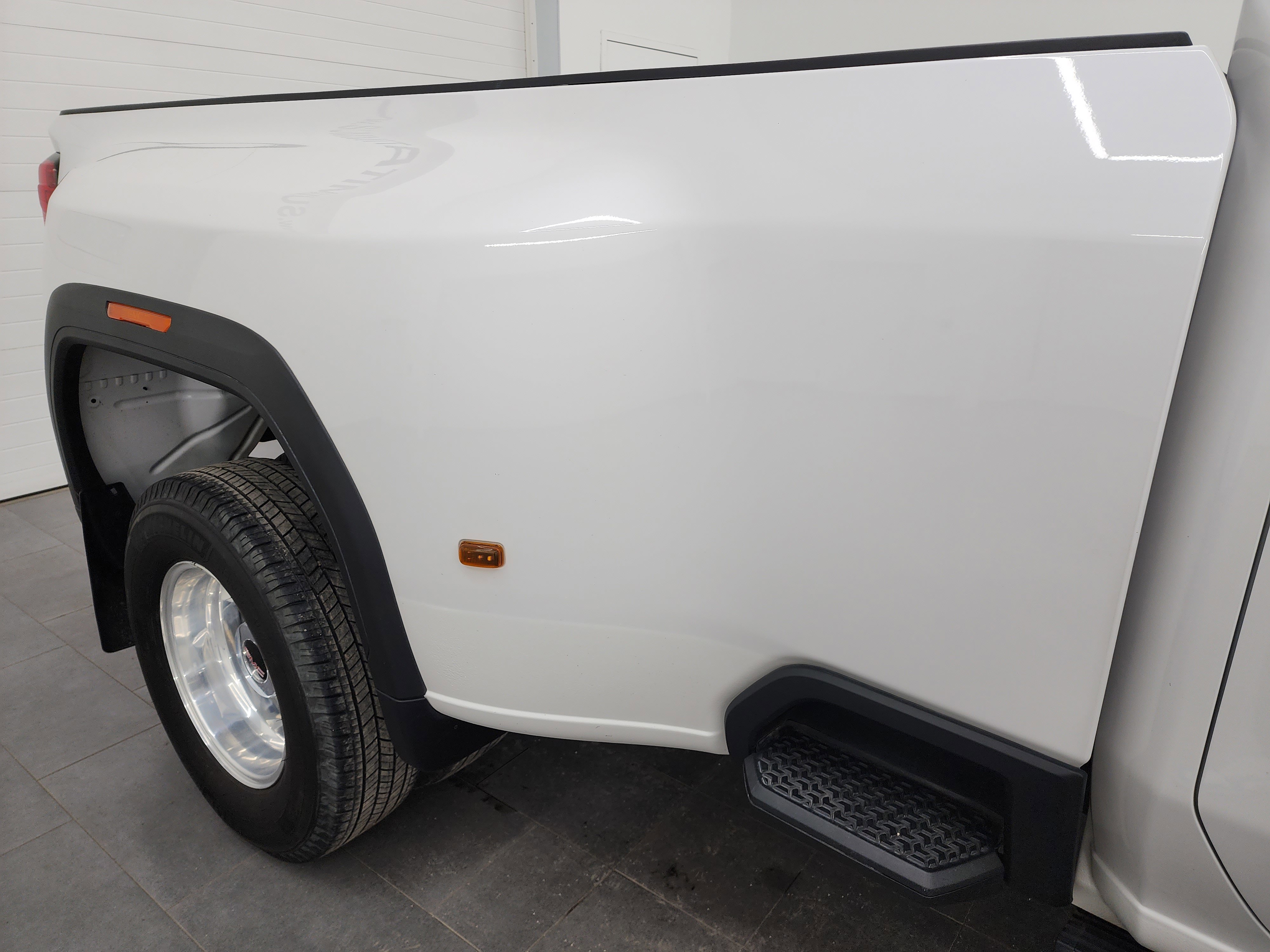 Used 2023 GMC Sierra 3500 Denali w/ Denali Ultimate Package image 32