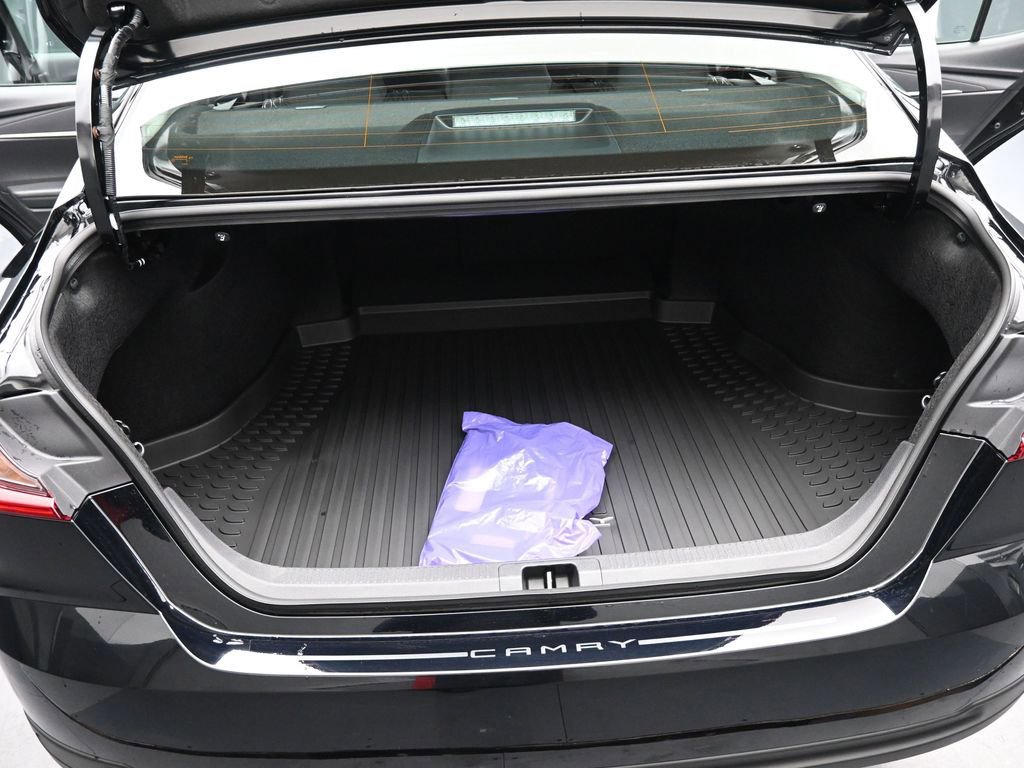 Used 2025 Toyota Camry LE image 12