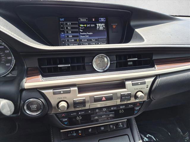 Used 2016 Lexus ES 350 w/ Ultra Luxury Package FWD image 12