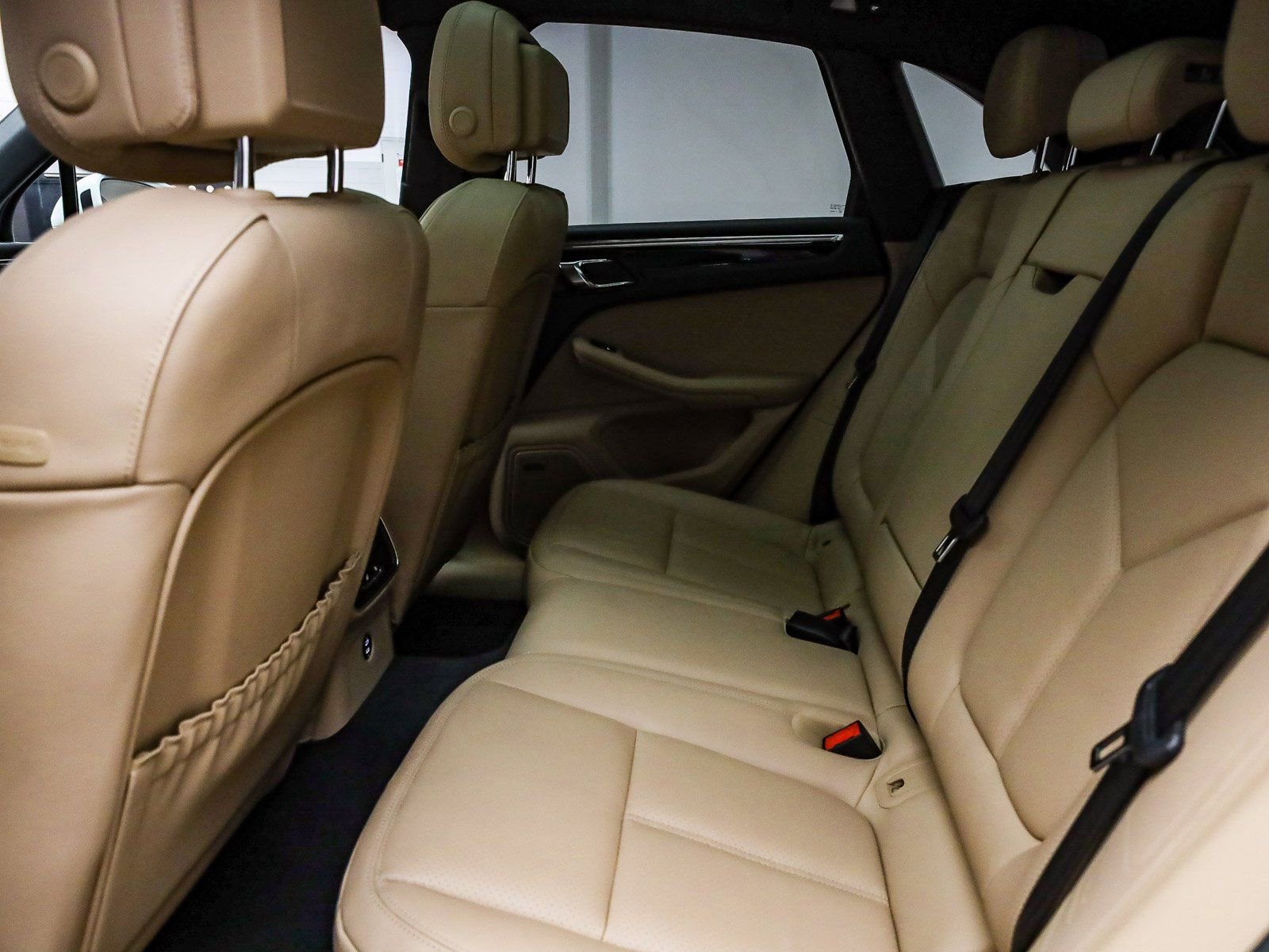 Certified 2025 Porsche Macan image 23