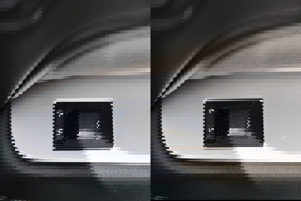 Used 2014 Jeep Compass Latitude w/ Sun/Sound Group image 11