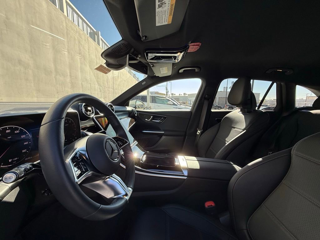 Used 2025 Mercedes-Benz GLC 300 image 5