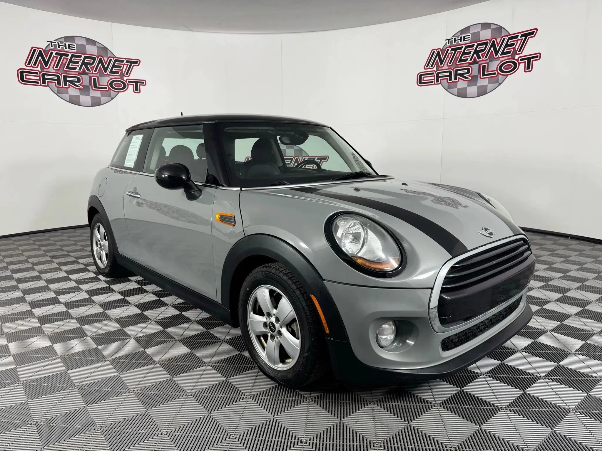Used 2016 MINI Cooper 2-Door Hardtop image 9