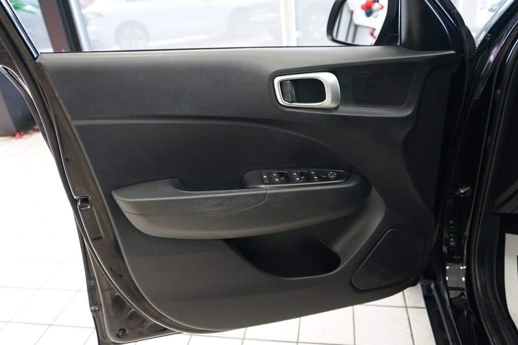 Used 2020 Hyundai Venue SEL FWD image 21