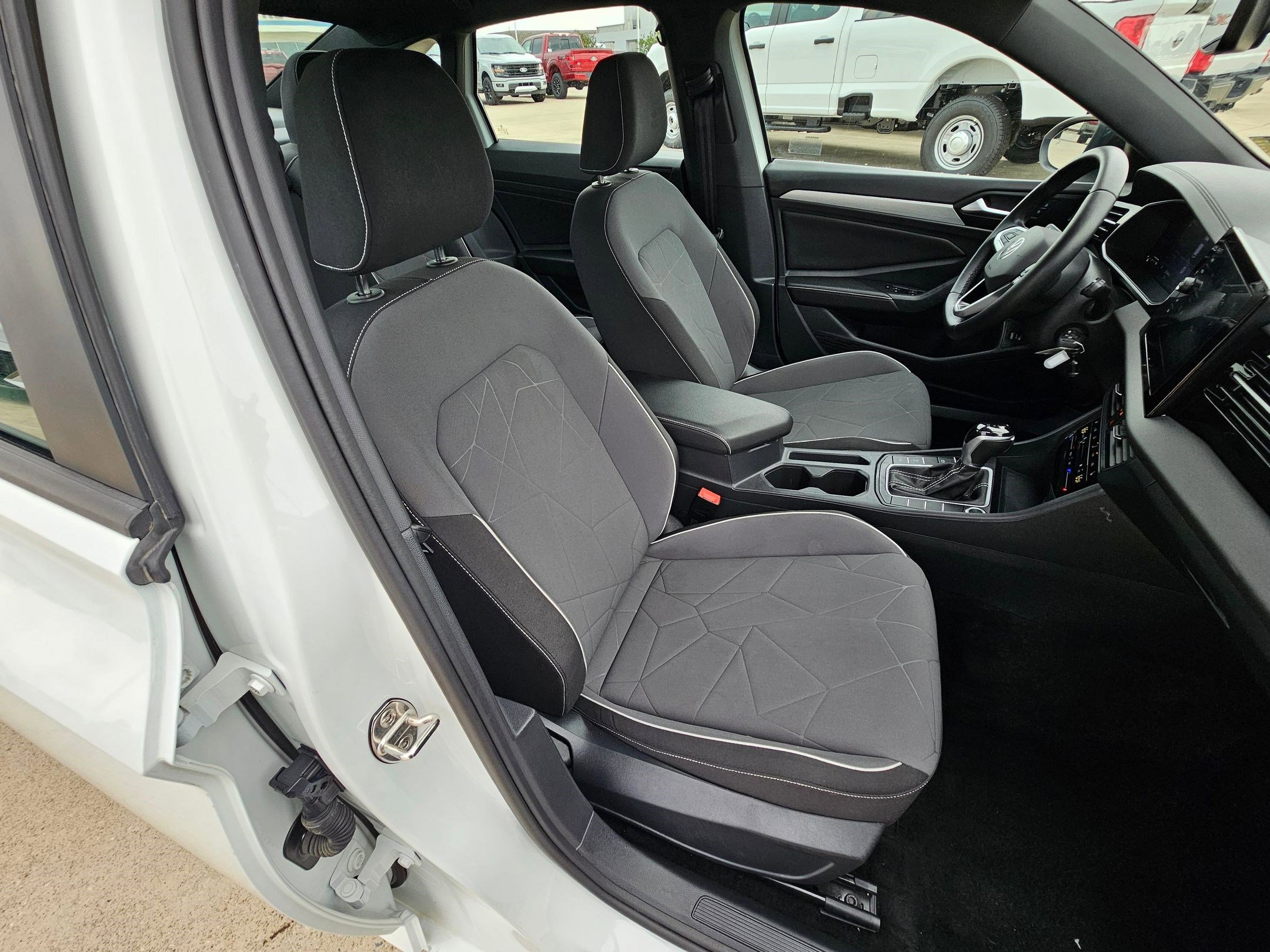 Used 2025 Volkswagen Jetta Sport FWD image 29